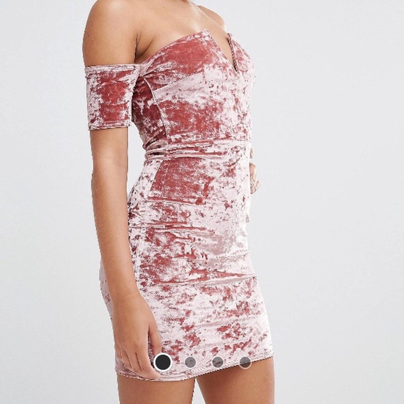 Missguided Dresses & Skirts - NWT Missguided velvet Cold Shoulder Stretchy Dress